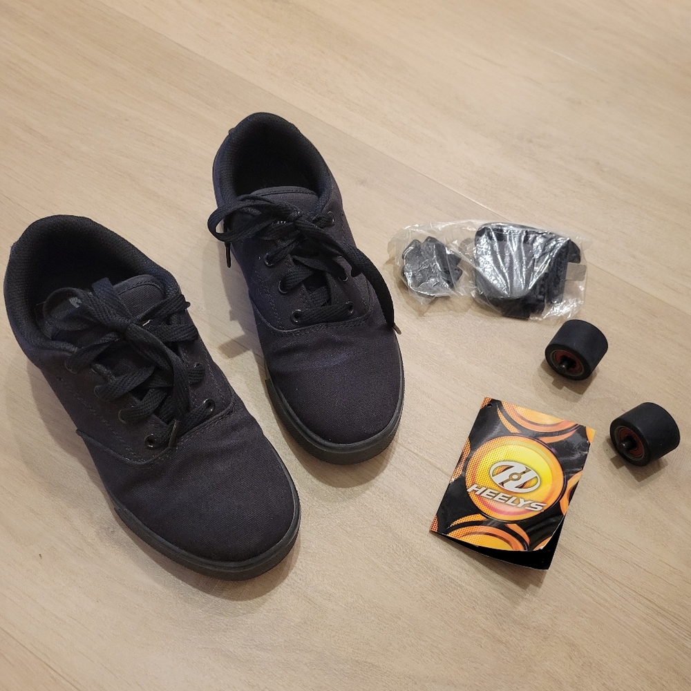 Heelys Black Canvas Skate Shoes with Accessories